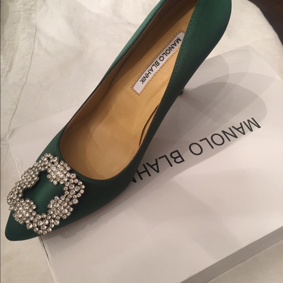 High heels. Never worn. Comes w box, - Picture 3 of 4